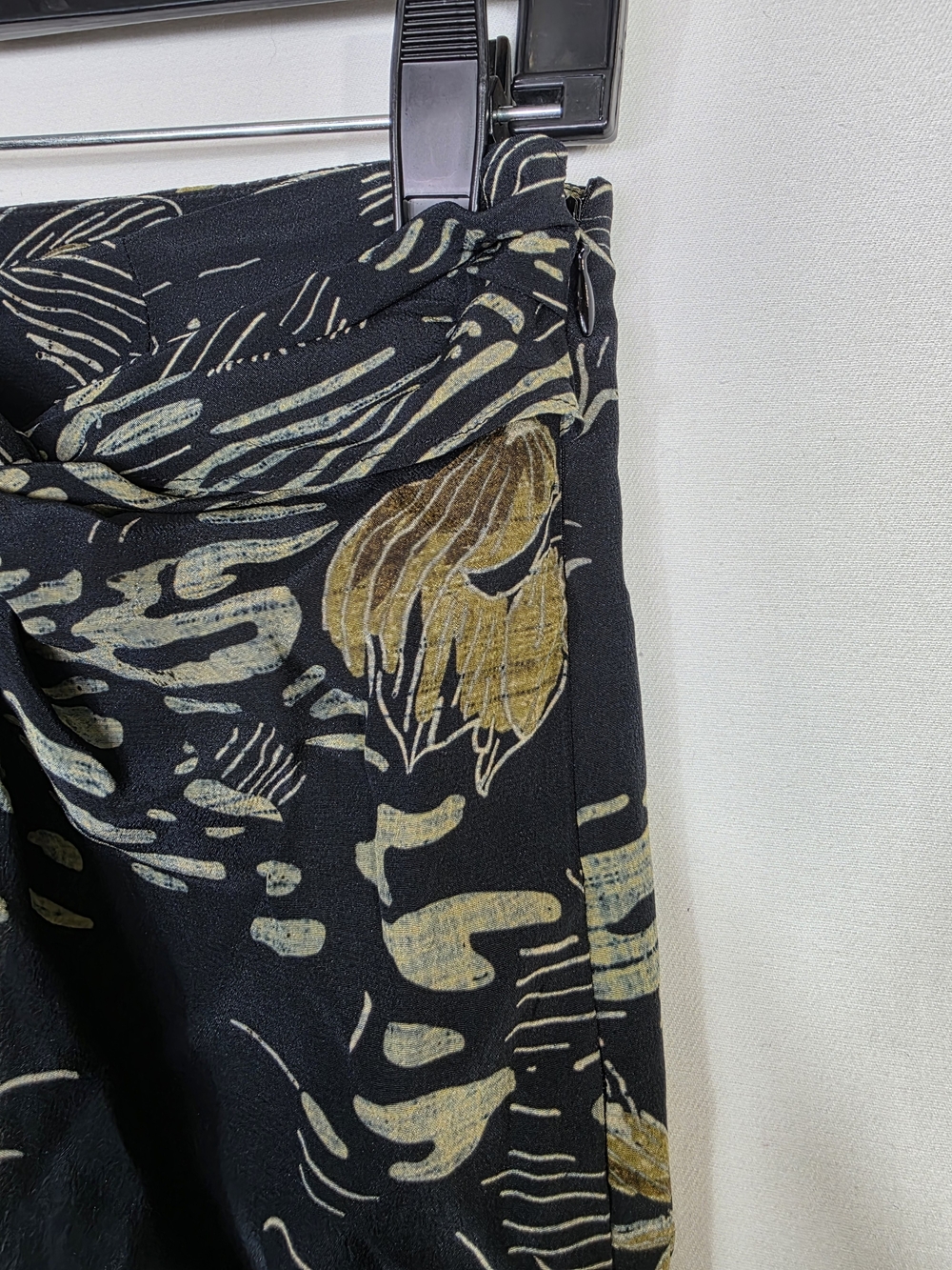Massimo Dutti Silk  Black and Gold Abstract print Sarong style Midi Skirt - Picture 13 of 14